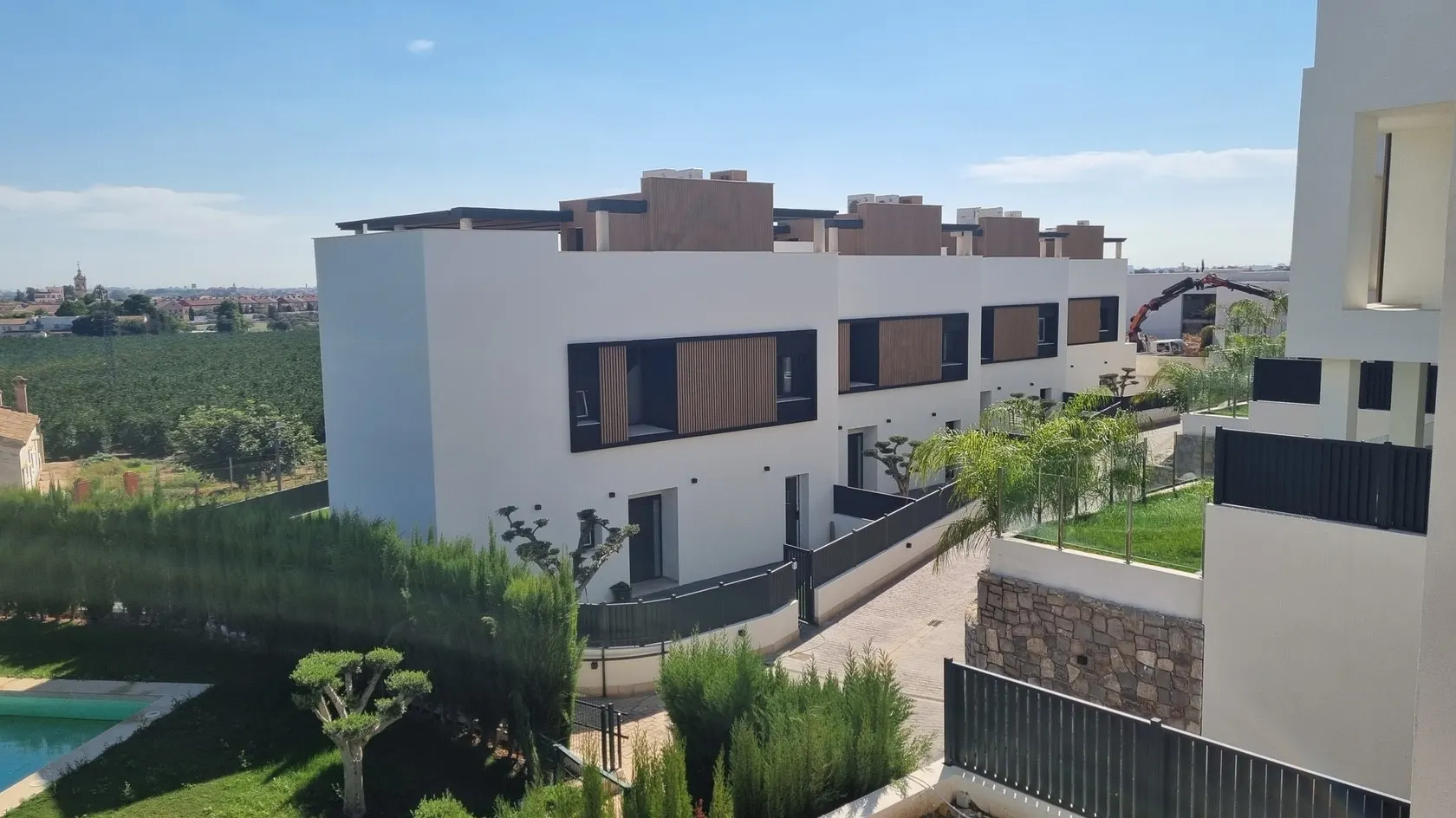 Viviendas y jardines de Los Altos de Rocafort