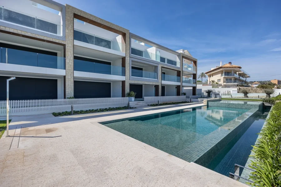 Fachada y piscina del residencial Son de Mar en Jávea