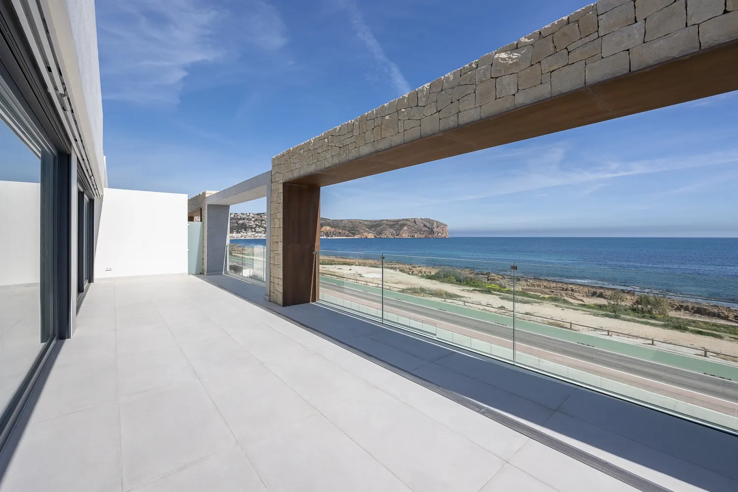 Terraza abierta al mar de Son de Mar
