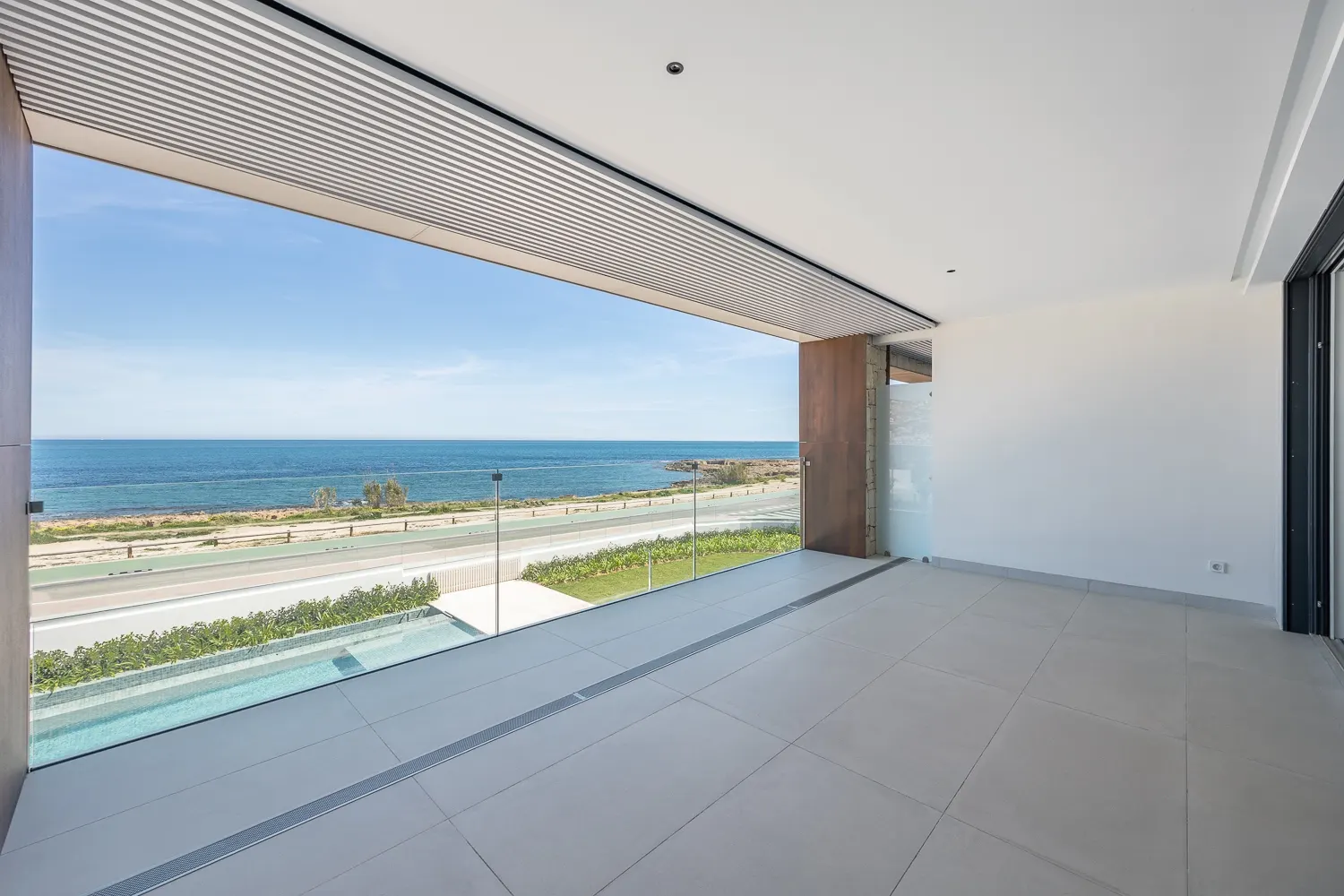 Salón con vistas al mar en Son de Mar