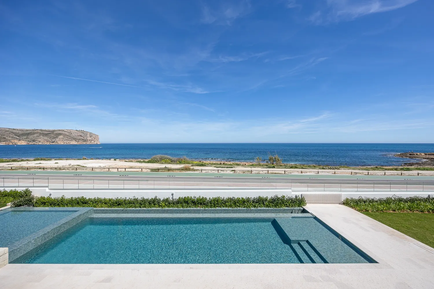Vistas al Mediterráneo desde la piscina de Son de Mar